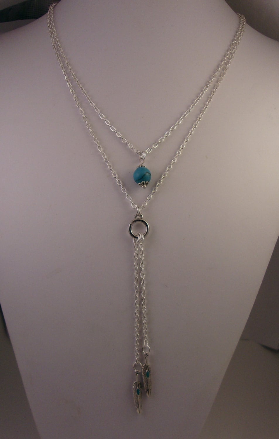 Federn & Türkis Farbige Zwei Strang Charm Halskette Federn & Türkis Farbige Zwei Strang Charm Halskette von FayelonHandmade