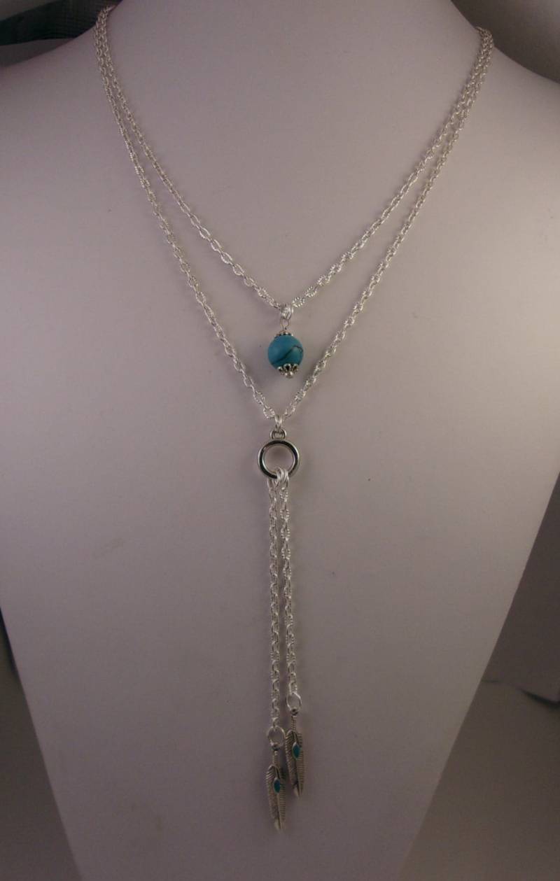 Federn & Türkis Farbige Zwei Strang Charm Halskette Federn & Türkis Farbige Zwei Strang Charm Halskette von FayelonHandmade