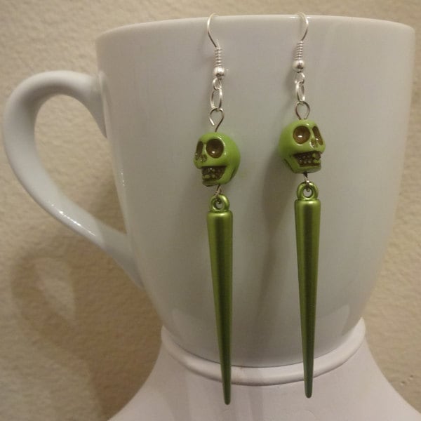 Große Lime Green, Spike Und Schädel-Ohrringe Große Lime Green, Spike Und Schädel-Ohrringe von FayelonHandmade