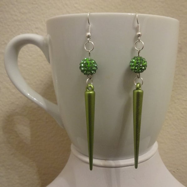 Lime Grün Spike Und Feuerball Baumeln Ohrringe Lime Grün Spike Und Feuerball Baumeln Ohrringe von FayelonHandmade