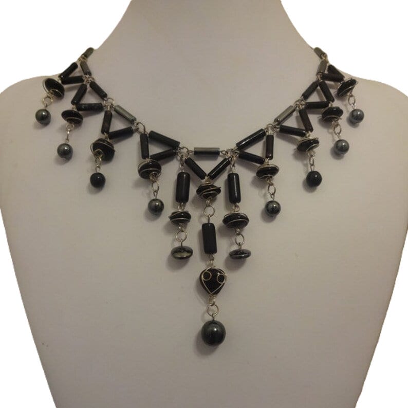 Ooak - Hämatit Und Schwarz Wire Wrapped Bead Kaskaden Bib Statement Halskette Ooak - Hämatit Und Schwarz Wire Wrapped Bead Kaskaden Bib Statement Halskette von FayelonHandmade