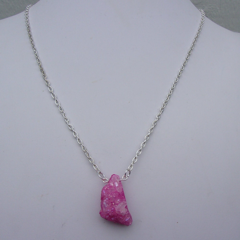 Rosa Druzy Quartz Crystal Stein Anhänger Halskette Rosa Druzy Quartz Crystal Stein Anhänger Halskette von FayelonHandmade