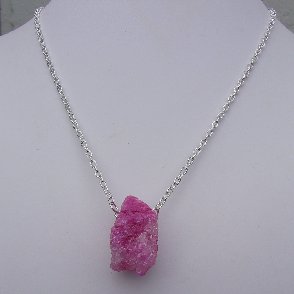 Rosa Druzy Quartz Crystal Stein Mit Silber Anhänger Halskette Rosa Druzy Quartz Crystal Stein Mit Silber Anhänger Halskette von FayelonHandmade