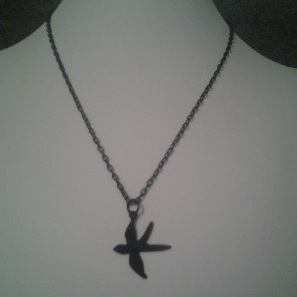 Schwarz Matter Raben Anhänger An Schwarzer Kette Schwarz Matter Raben Anhänger An Schwarzer Kette von FayelonHandmade
