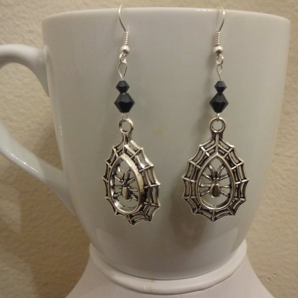 Silber Spider Und Web Mit Schwarzen Swarovski Kristall Baumeln Ohrringe Silber Spider Und Web Mit Schwarzen Swarovski Kristall Baumeln Ohrringe von FayelonHandmade