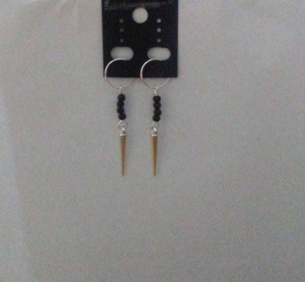 Silber Spike Und Schwarze Perlen Ohrringe Silber Spike Und Schwarze Perlen Ohrringe von FayelonHandmade