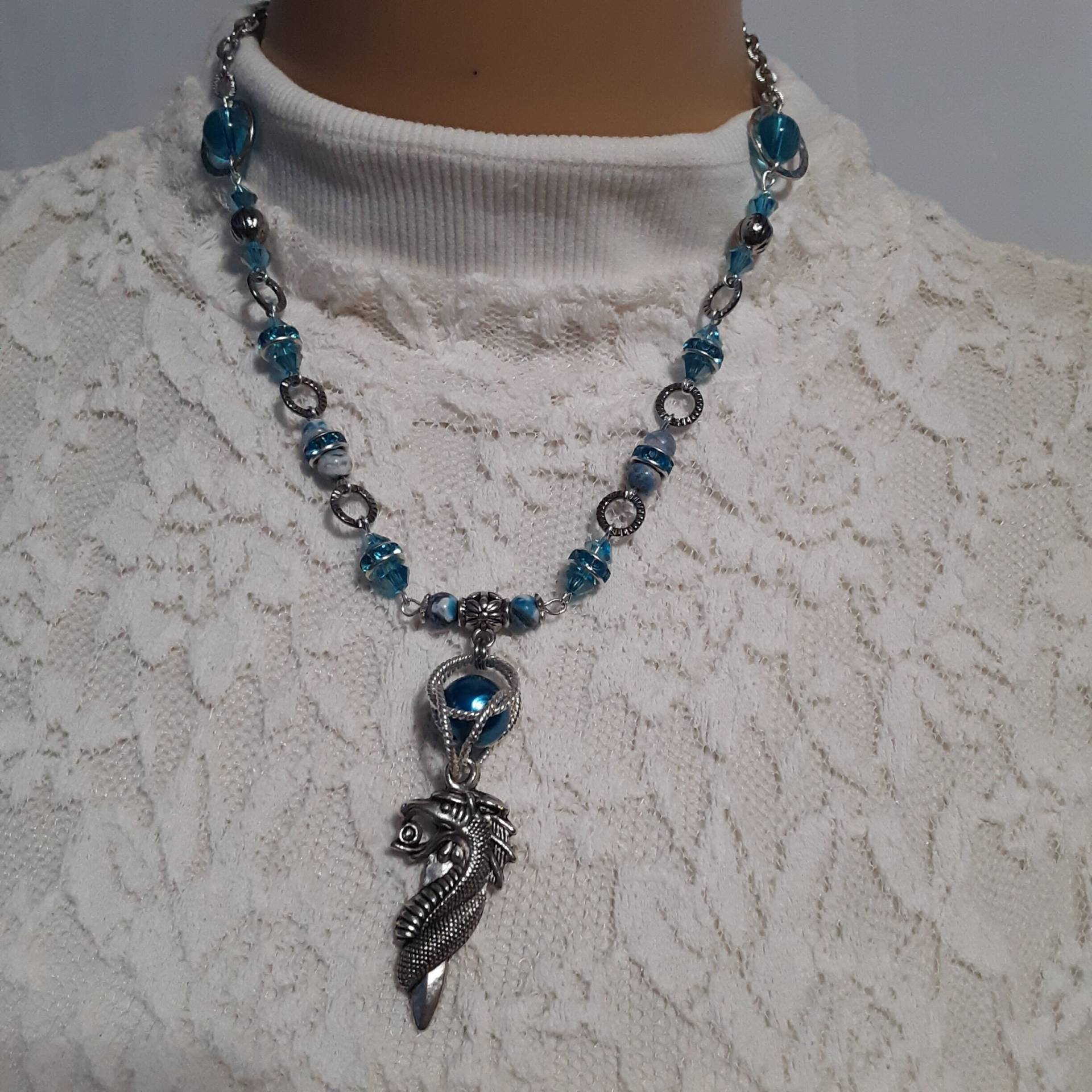 Türkis Und Silber Dragon Captive Bead Mit Achat Kristall Perlen Halskette Türkis Und Silber Dragon Captive Bead Mit Achat Kristall Perlen Halskette von FayelonHandmade