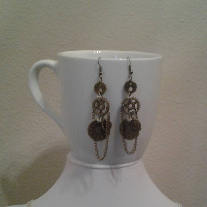 steampunk Ohrhänger Bronze Dreifach Getriebe Und Ketten Mit Silbernen Abstandhalter Gunmetal Akzente - Begrenzte Menge steampunk Ohrhänger Bronze Dreifach Getriebe Und Ketten Mit Silbernen Abstandhalter Gunmetal Akzente - Begrenzte Menge von FayelonHandmade