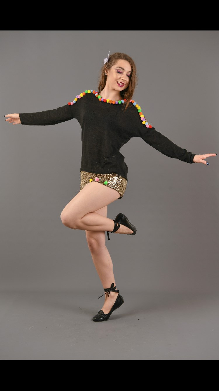 Upcycling Festival Boho Hippie Pom Feinstrick Schwarzes Top Mit Goldenen Pailletten Schultern. . Hippy Gr. 8/10 Super Fun von Fayenique