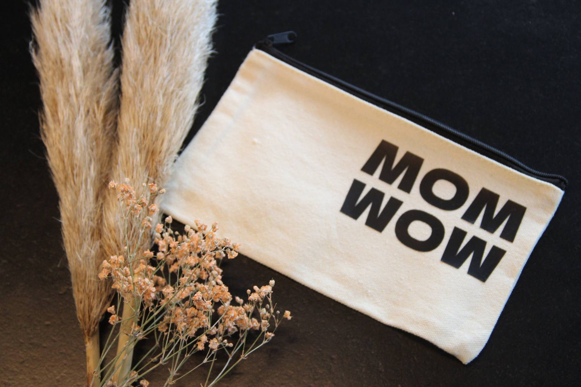 Mom Wow Bag Personalisiert Tasche Kosmetiktasche Baumwolle Mama Mäppchen Reißverschluss Windeltasche Mom Wow Bag Personalisiert Tasche Kosmetiktasche Baumwolle Mama Mäppchen Reißverschluss Windeltasche von Fayfila