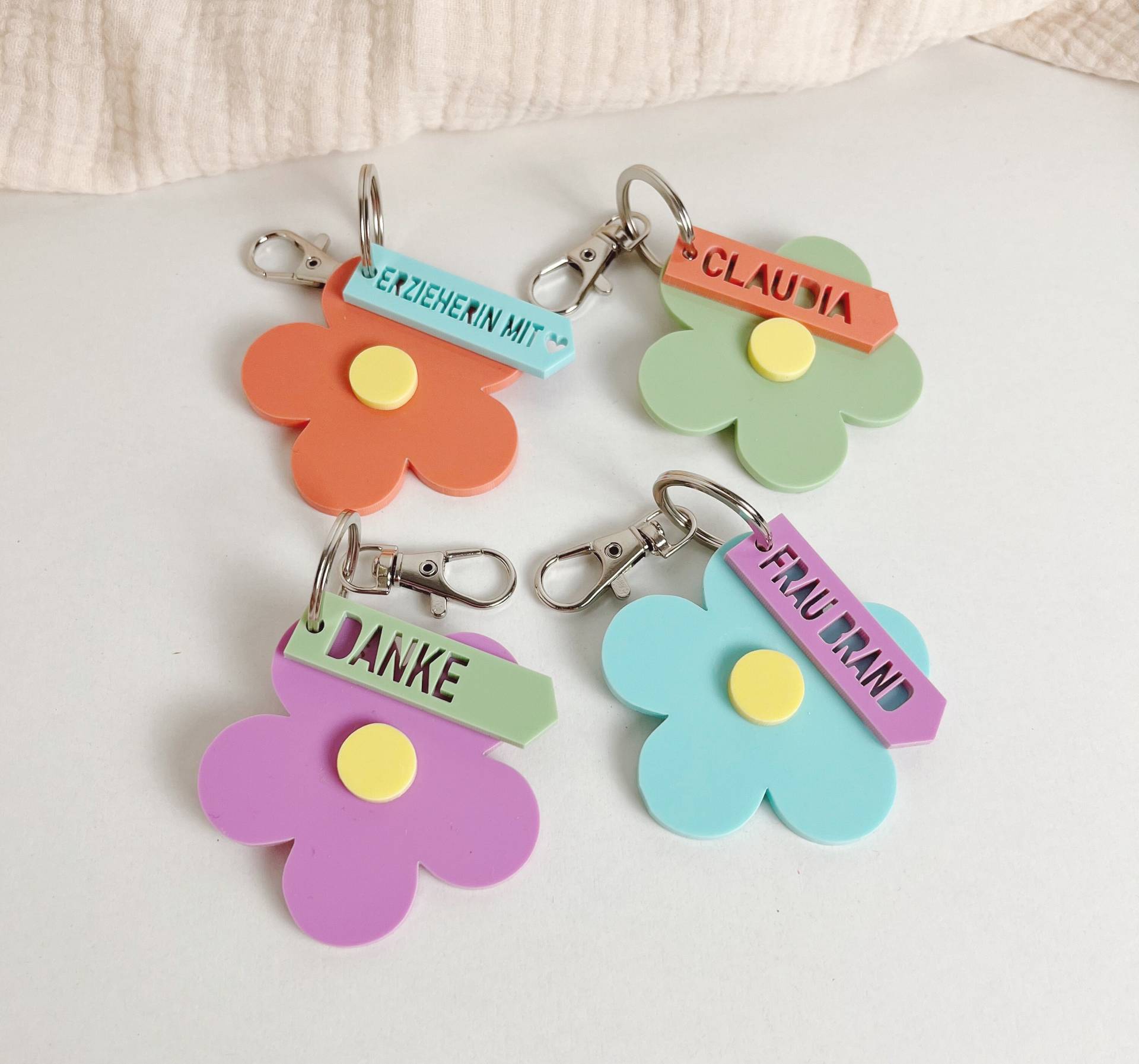 Schlüsselanhänger Erzieherin Oder Erzieher Mit Herz Personalisiert Name Als Abschiedsgeschenk - Danke Blume Bunt Geschenk Schlüsselanhänger Erzieherin Oder Erzieher Mit Herz Personalisiert Name Als Abschiedsgeschenk - Danke Blume Bunt Geschenk von Fayfila
