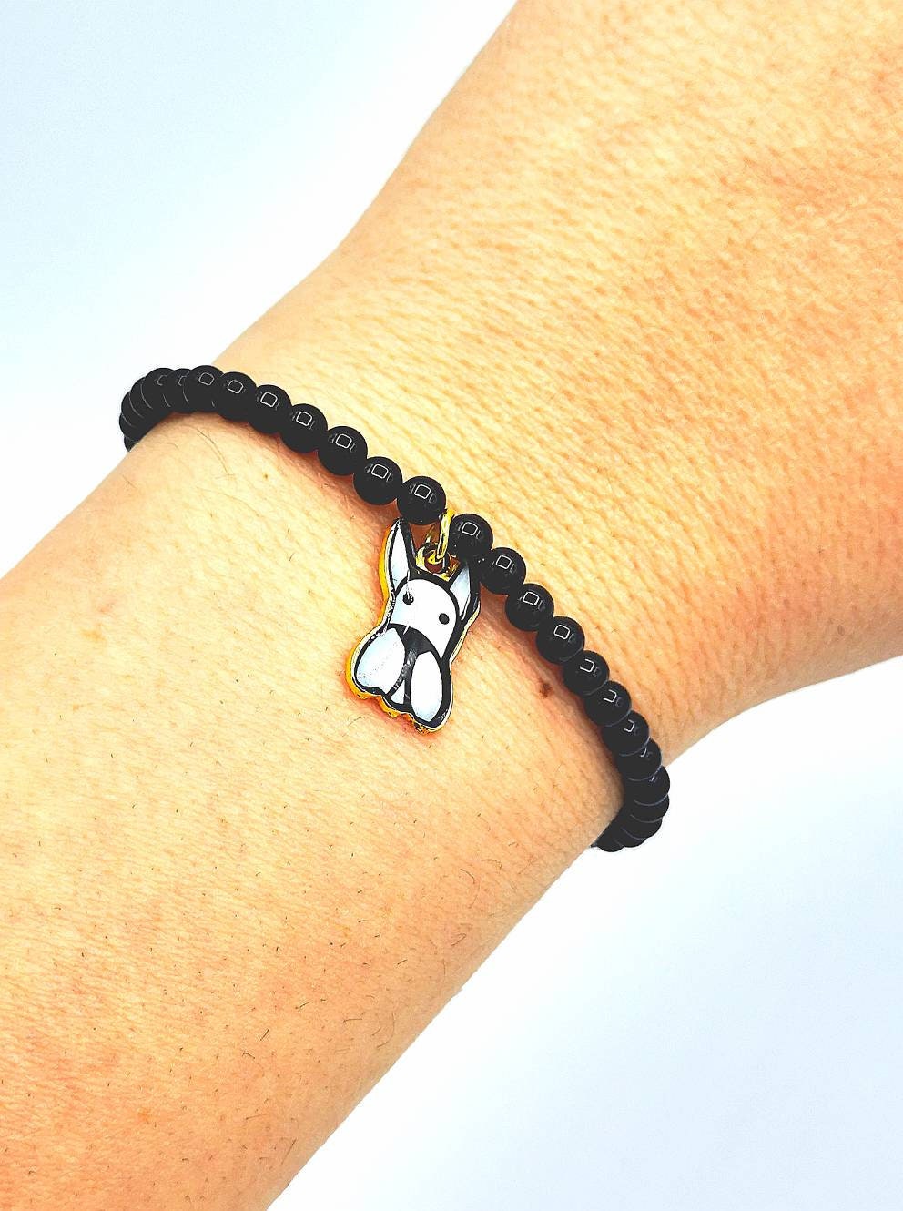 Black Onyx Armband Mit Emaille-Anhänger in Form Eines Hundes Black Onyx Armband Mit Emaille-Anhänger in Form Eines Hundes von FeBegioielli