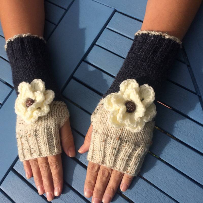 Handgestrickte Armstulpen Florale Pulswärmer von FeaDesign