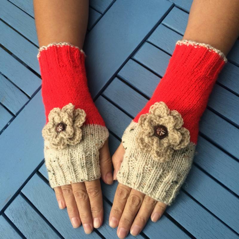 Handgestrickte Armstulpen Florale Pulswärmer von FeaDesign