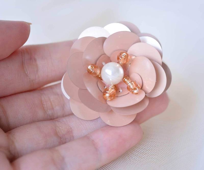 5Pcs 4cm 3D Blume Pailletten Applikation Patches Applikationen Spitze Motiv Mit Perle Nähen Auf Braut Hochzeit Abendkleid Kleid Kopfschmuck von FeatherCraft20