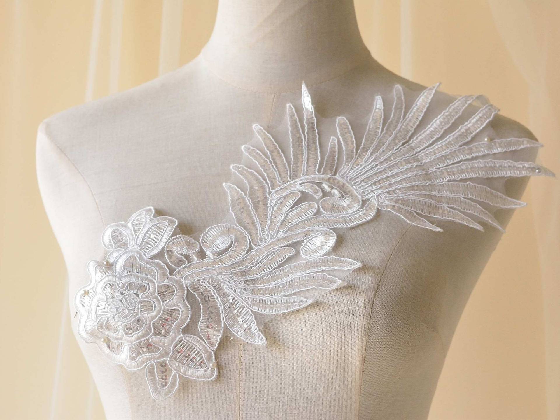 Aus Weiß Pailletten Corded Spitze Mieder Applikation Motiv Floral Stickerei Patch Nähen Auf Braut Hochzeit Abendkleid Handwerk 1 Pc von FeatherCraft20