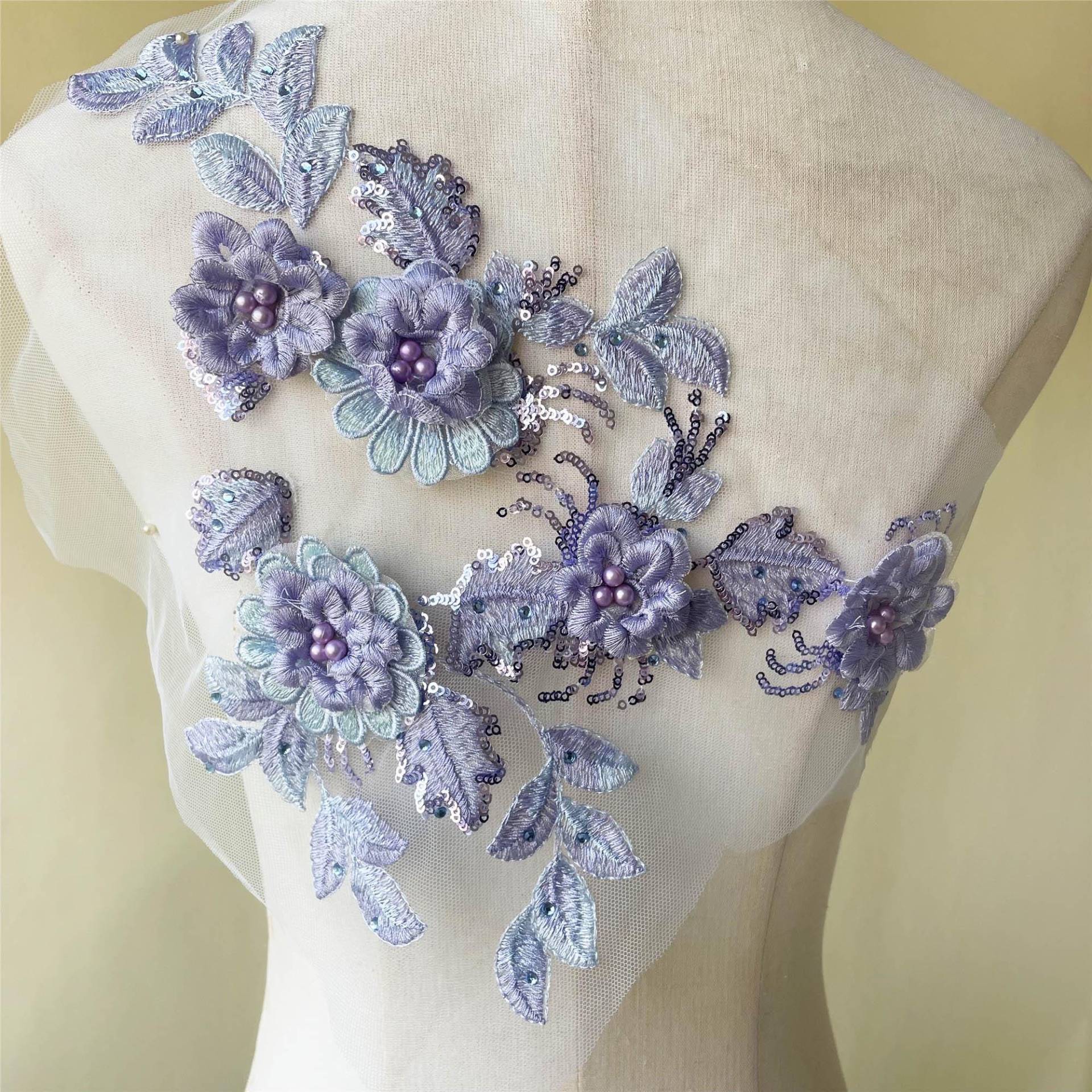 Blau Stickerei Spitze Applikation Motiv 3D Floral Mit Birne Perlen Patches Pailletten Materialien Nähen Auf Hochzeit Abendkleid Kleid Rock Handwerk Blau Stickerei Spitze Applikation Motiv 3D Floral Mit Birne Perlen Patches Pailletten Materialien Nähen Auf Hochzeit Abendkleid Kleid Rock Handwerk von FeatherCraft20