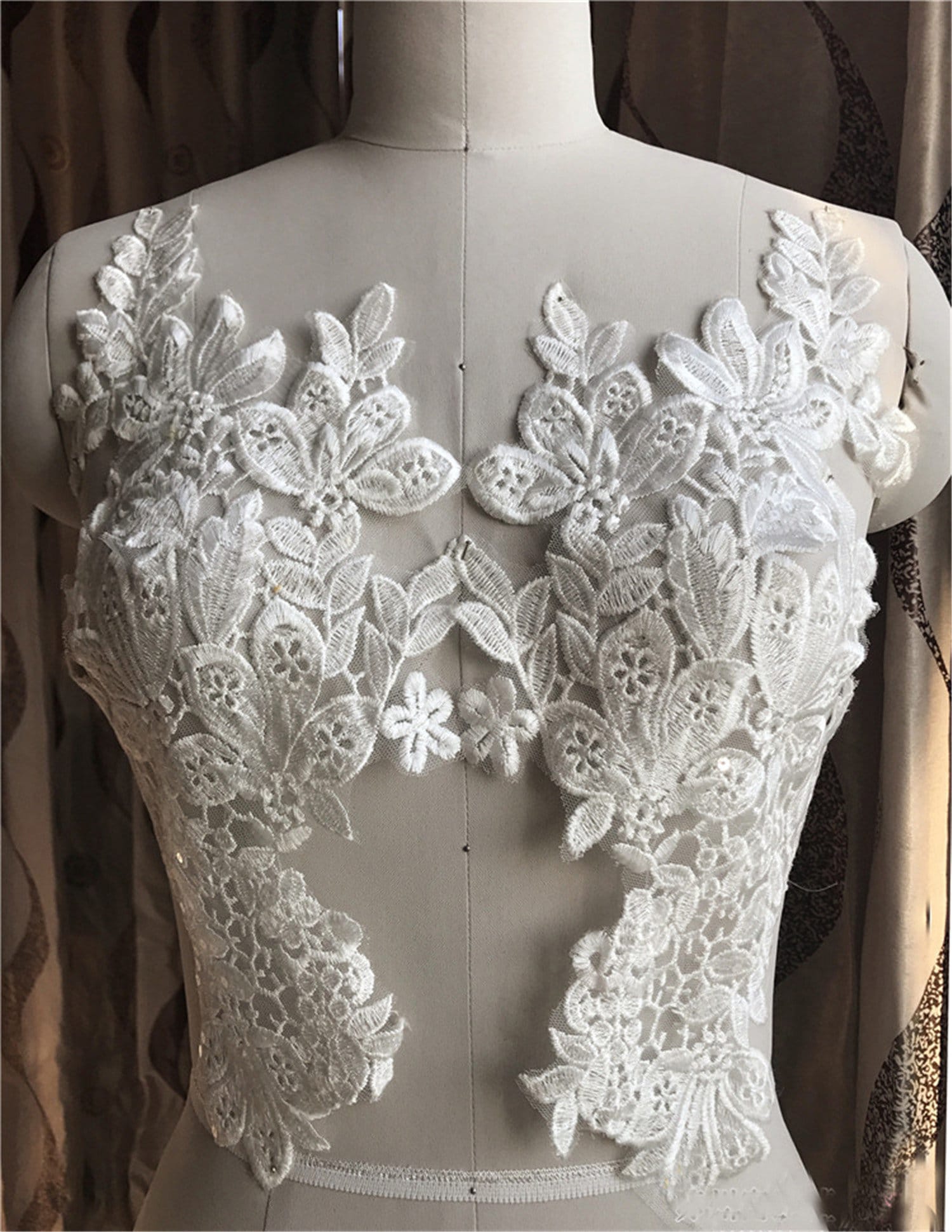 Floraler Stickerei Spitze Applikation Motiv Patch Materialien Mit Pailletten Aufnähen Hochzeits Volles Kleid Borte Schleier Stoff Handwerk 1 Paar Floraler Stickerei Spitze Applikation Motiv Patch Materialien Mit Pailletten Aufnähen Hochzeits Volles Kleid Borte Schleier Stoff Handwerk 1 Paar von FeatherCraft20