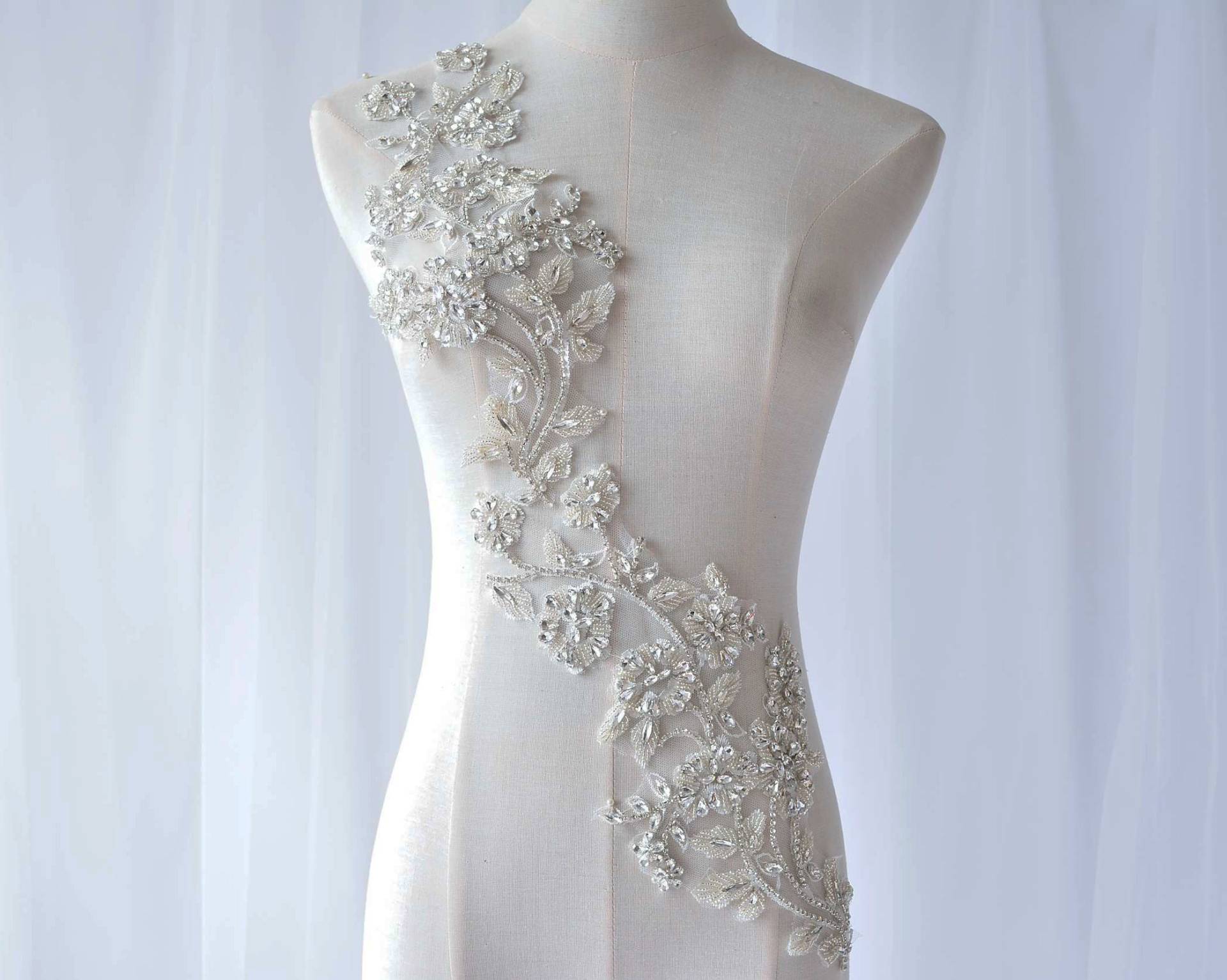 Funkelnde Silber Mieder Strass Applikation Schwere Perlen Motiv Diamante Spitze Patch Nähen Auf Braut Hochzeit Ball Kleid von FeatherCraft20