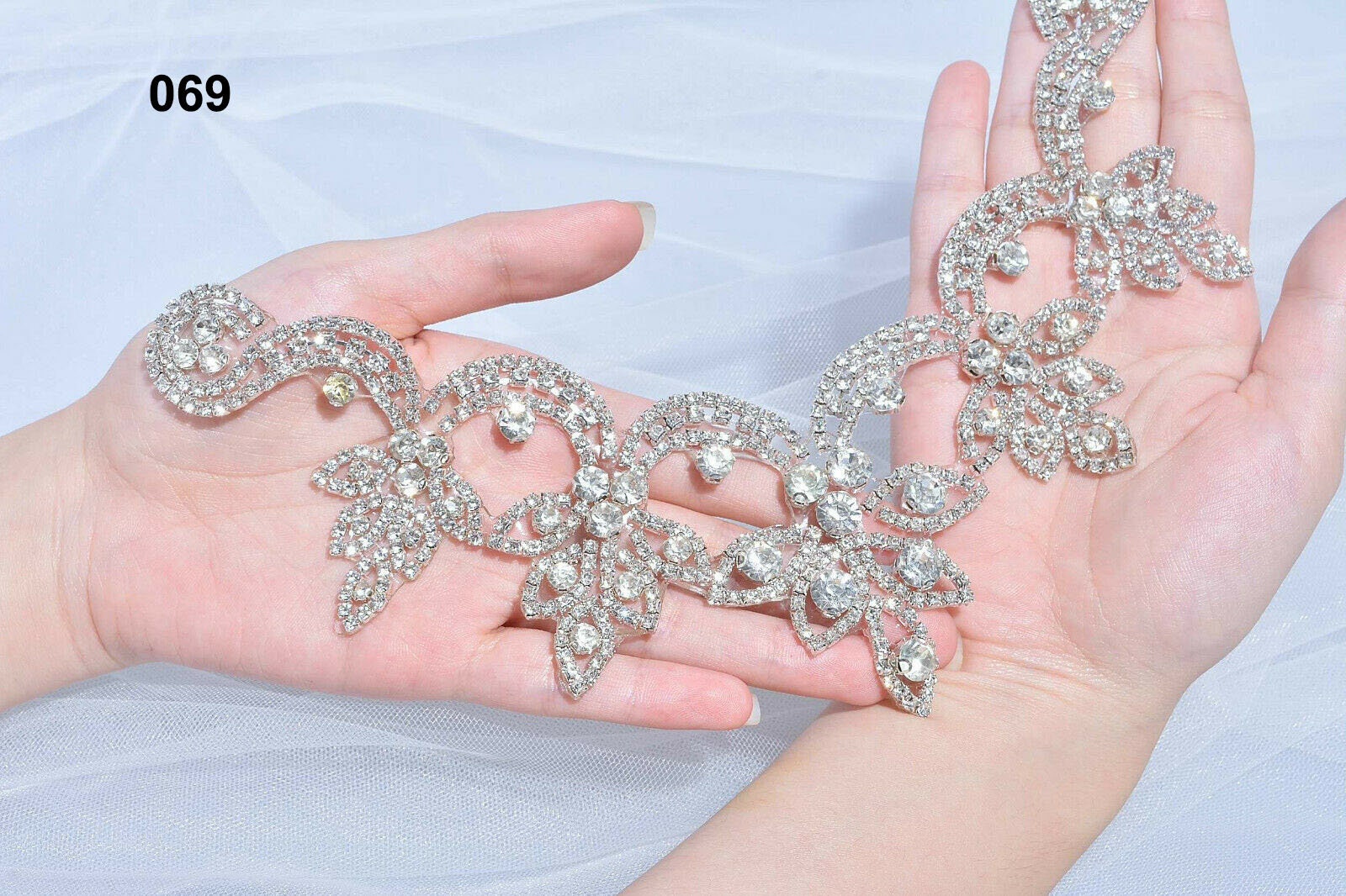 Funkelnde Strass Applikation Diamante V-Ausschnitt Kristall Applikationen Sweet Heart Braut Schärpe Diy Brautkleid Funkelnde Strass Applikation Diamante V-Ausschnitt Kristall Applikationen Sweet Heart Braut Schärpe Diy Brautkleid von FeatherCraft20