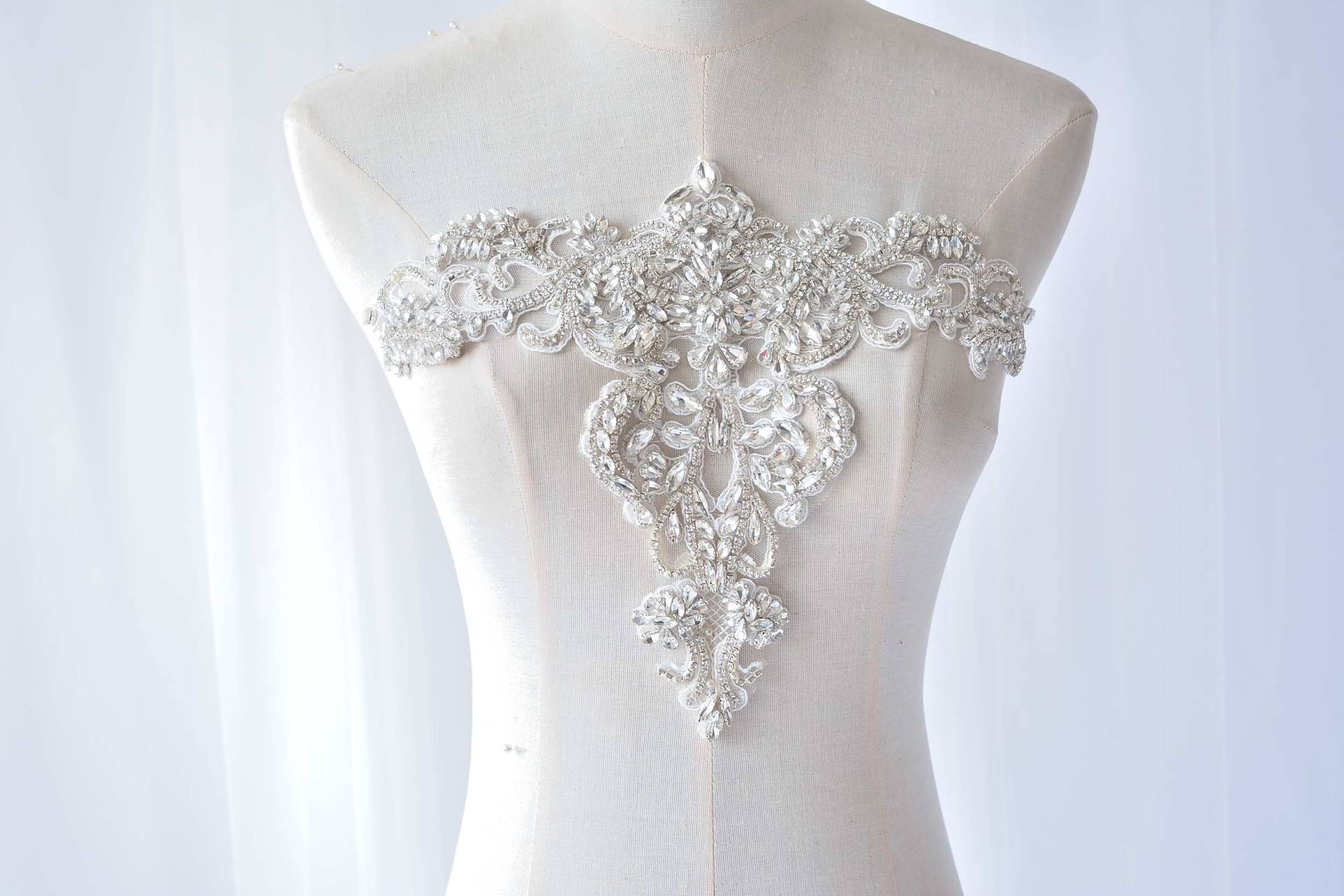 Mieder Strass Applikation Schwere Perlen Motiv Diamante Spitze Patch Nähen Auf Braut Hochzeit Ball Kleid 1 Pc von FeatherCraft20