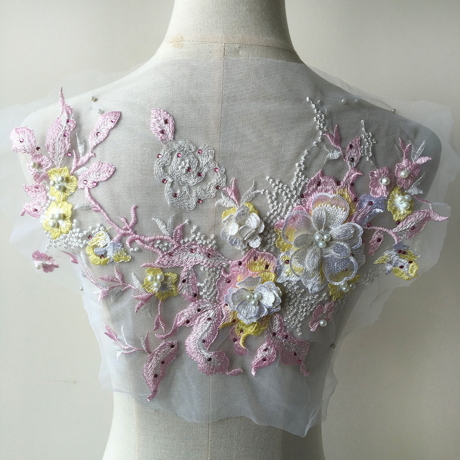 Rosa Stickerei Spitze Applikation Motiv 3D Floral Perlen Patches Materialien Applikationen Nähen Auf Hochzeit Abend Kleid Kleid Rock Handwerk 1 Stück Rosa Stickerei Spitze Applikation Motiv 3D Floral Perlen Patches Materialien Applikationen Nähen Auf Hochzeit Abend Kleid Kleid Rock Handwerk 1 Stück von FeatherCraft20