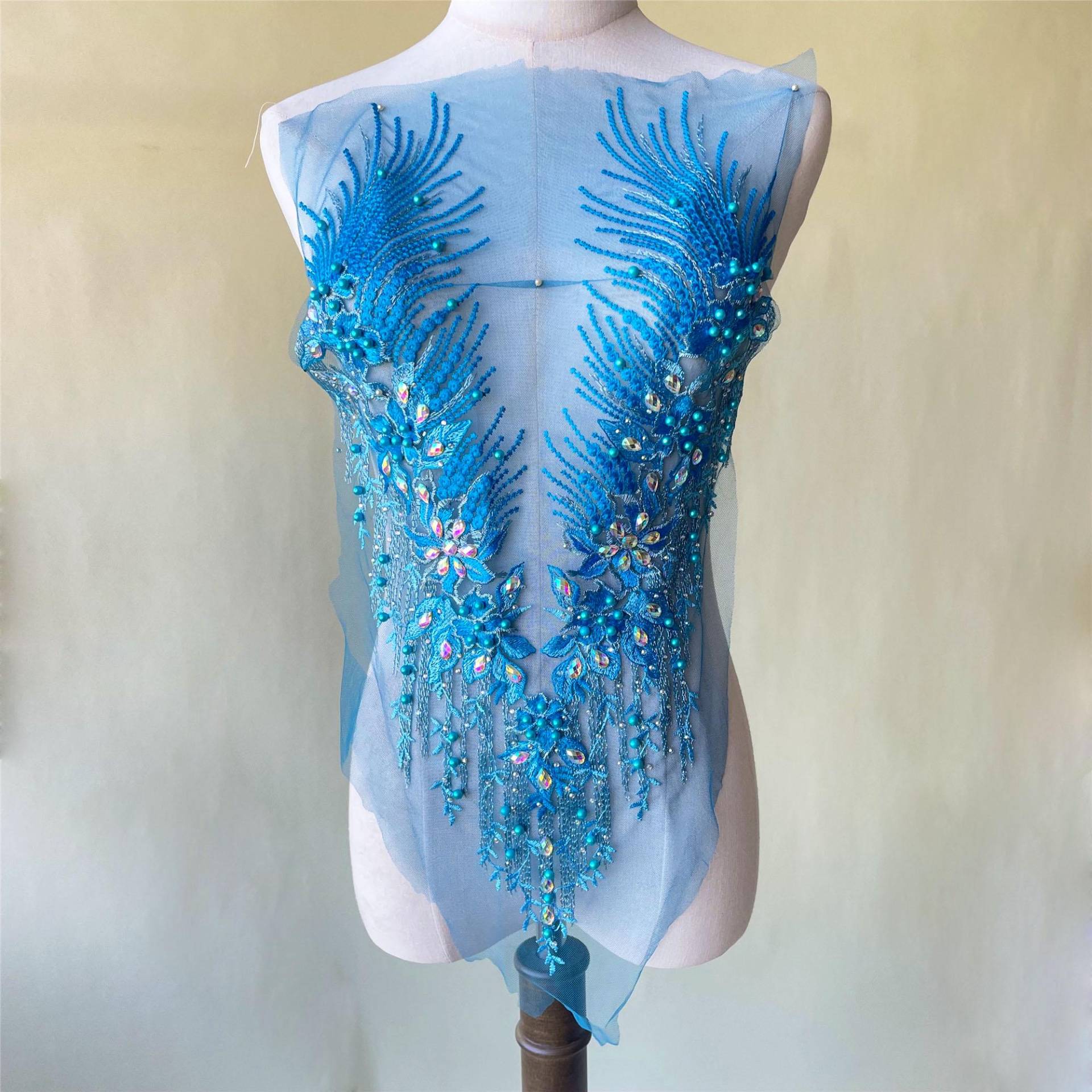 Schwere Perlen Strass Stickerei Spitze Applikation 3D Blumenmotiv Materialien Blütenspitze Aufnäher Schaukeln Auf Brautkleid Kleid Rock 1 St von FeatherCraft20