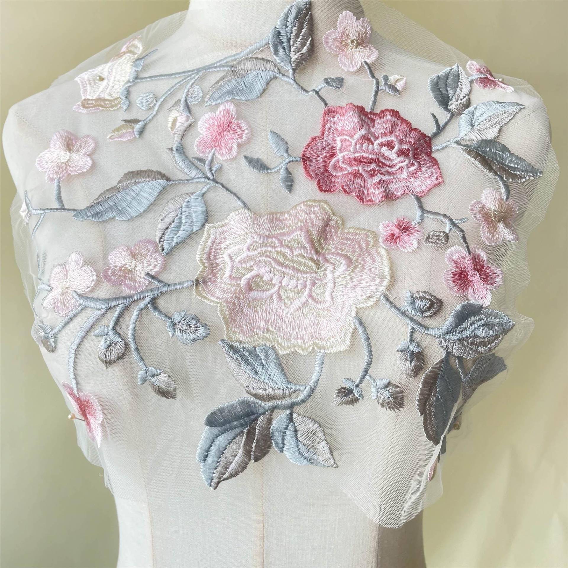 Vintage Pfingstrose Stickerei Spitze Applikation Motiv Blumen Aufnäher Applikationen Nähen Auf Hochzeit Braut Abendkleid Kleid Rock Diy Handwerk 1 Vintage Pfingstrose Stickerei Spitze Applikation Motiv Blumen Aufnäher Applikationen Nähen Auf Hochzeit Braut Abendkleid Kleid Rock Diy Handwerk 1 von FeatherCraft20