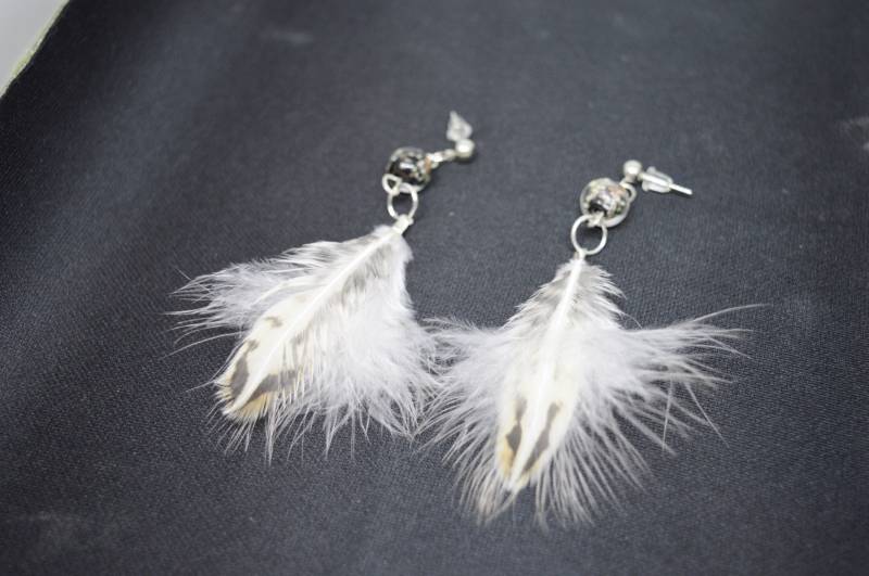 Handgemachte Ohrringe Mit Natürlichen Silkies Federn - Perlen Leuchten Im Dunkeln von FeatherLandEU