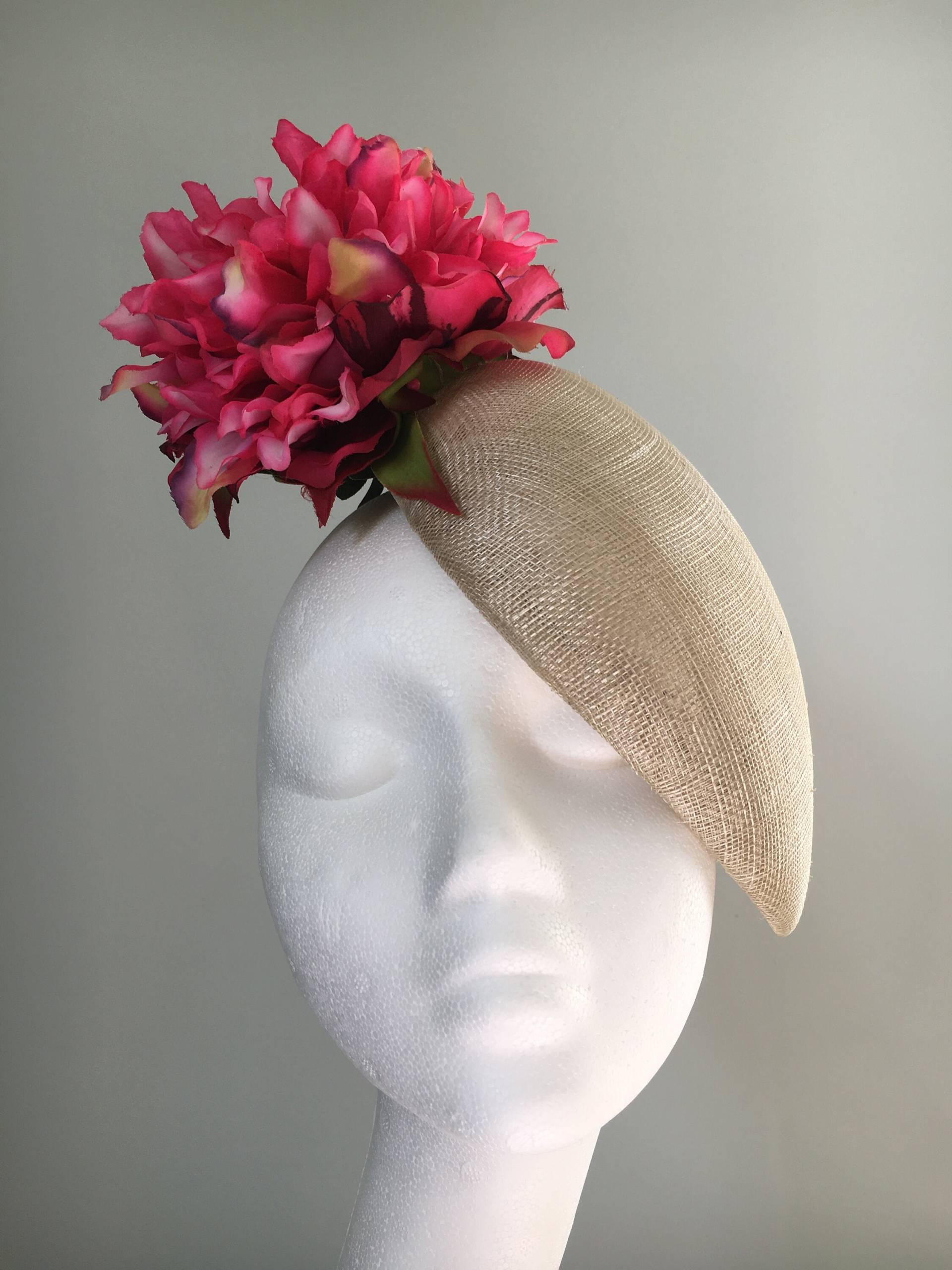 Dahlie Pom Dahlie Pom von FeatherandBloomhats
