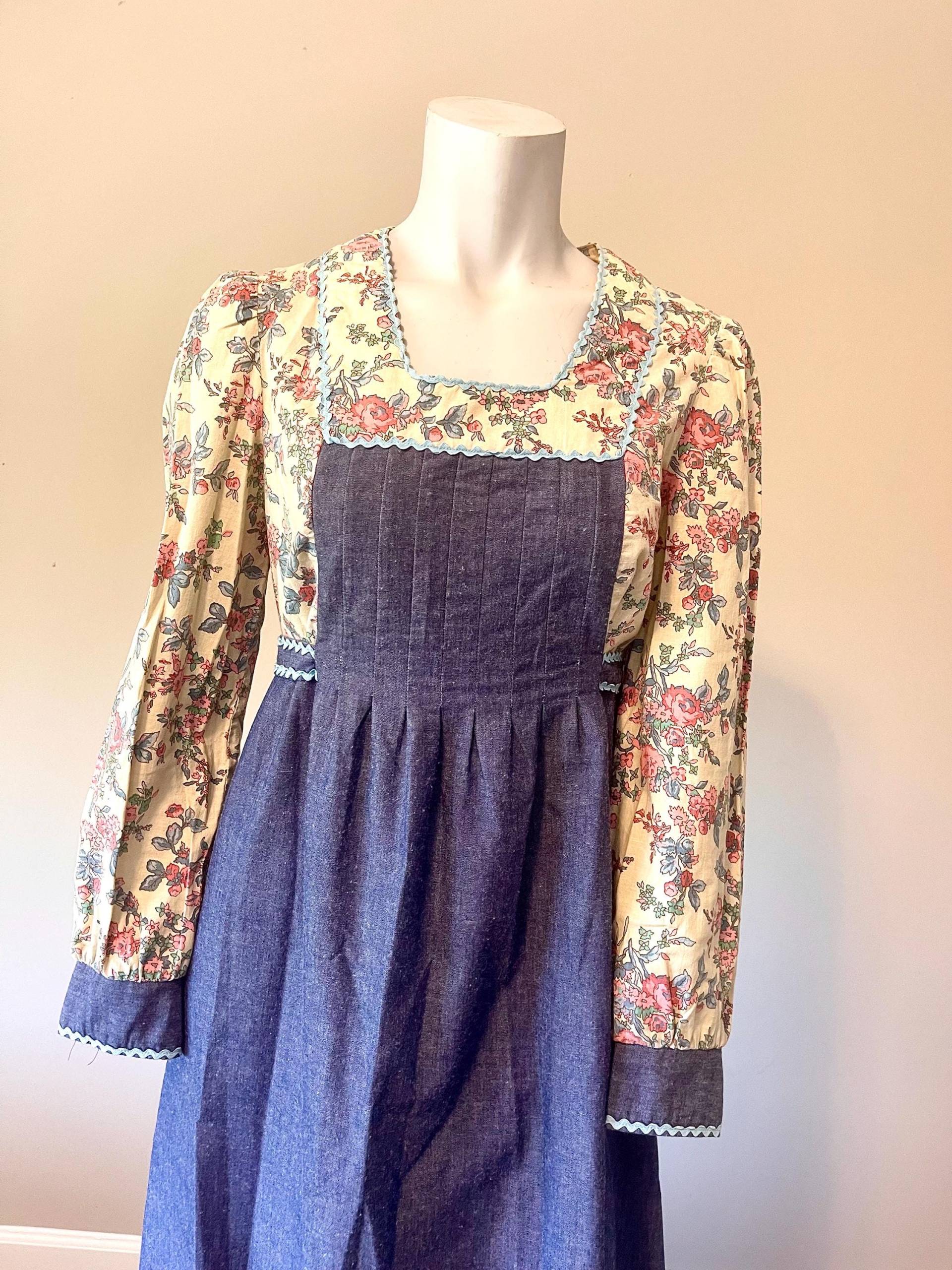 1960Er Jahre Vintage Prairie Maxi Kleid Floraler Chambray Bauernstil 1960Er Jahre Vintage Prairie Maxi Kleid Floraler Chambray Bauernstil von FeathercatEmporium