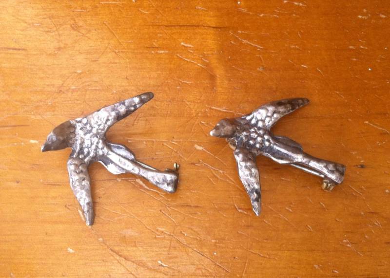 Vintage 40S Sterling Silber Schwalben Pins Handgemachte Vogel Broschen Vintage 40S Sterling Silber Schwalben Pins Handgemachte Vogel Broschen von FeathercatEmporium