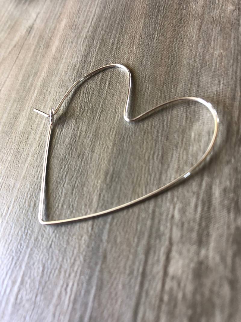 sterling Silber Handgemachte Draht Herz Creolen von FeathersByHeather