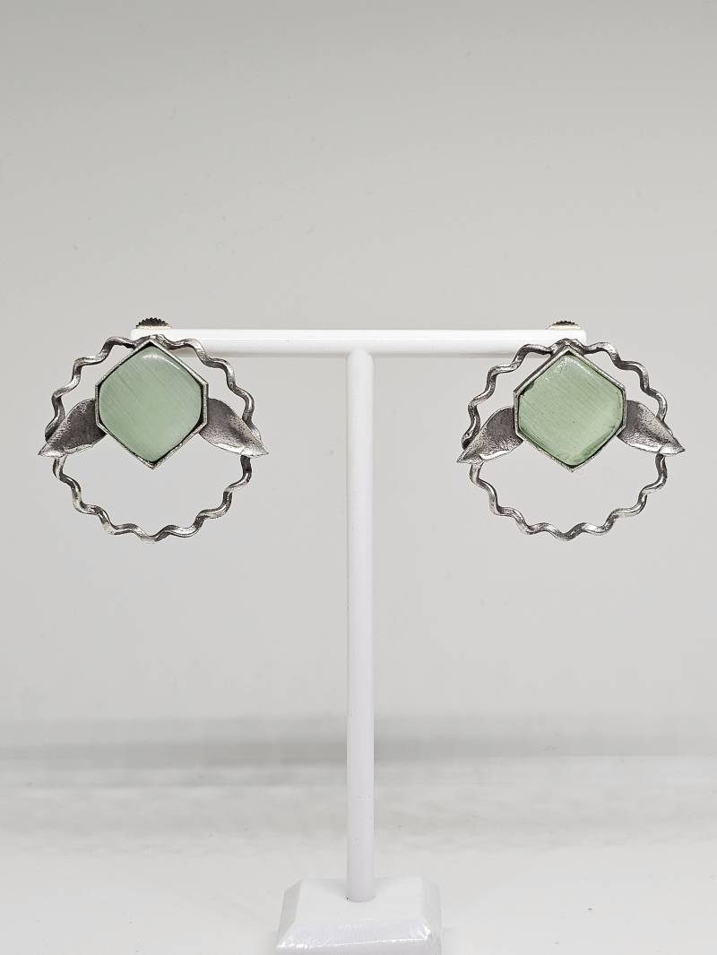 Grüne Monalisa Stein Ohrstecker Silber Messing Blatt Boho Schmuck von Febaee