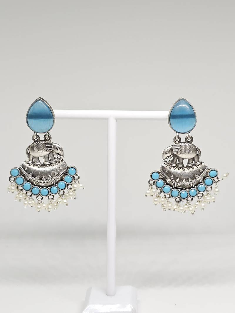 Handgefertigte Silberne Elefanten Ohrringe Blaue Steinperle Boho Schmuck von Febaee