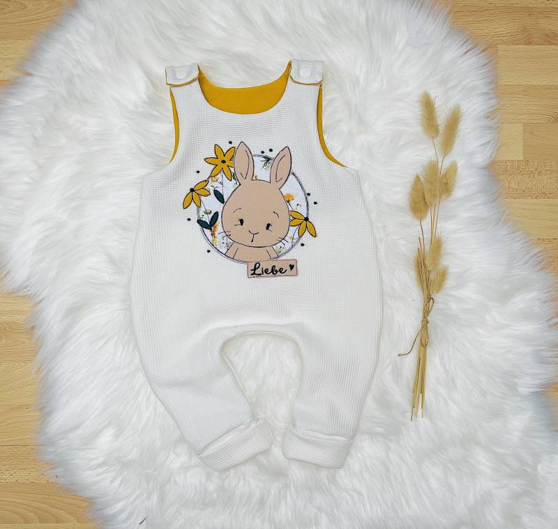 Strampler Baby Mädchen Waffeljersey Stickdatei Applikation Hase & Blumen von Fedellinchen