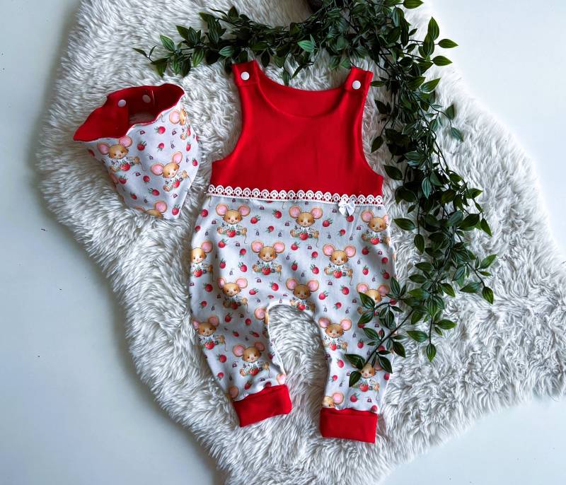 strampler Baby Halstuch Haarband Knotenmütze Beanie Erdbeermaus von Fedellinchen