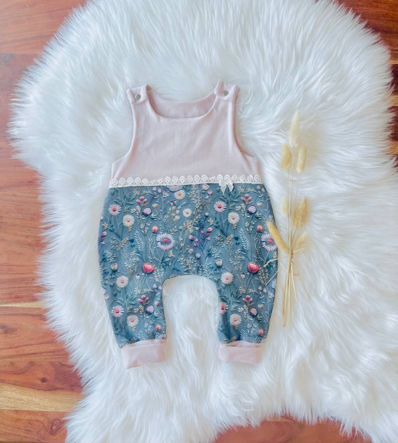 strampler Baby Mädchen Gestickte Blumen von Fedellinchen