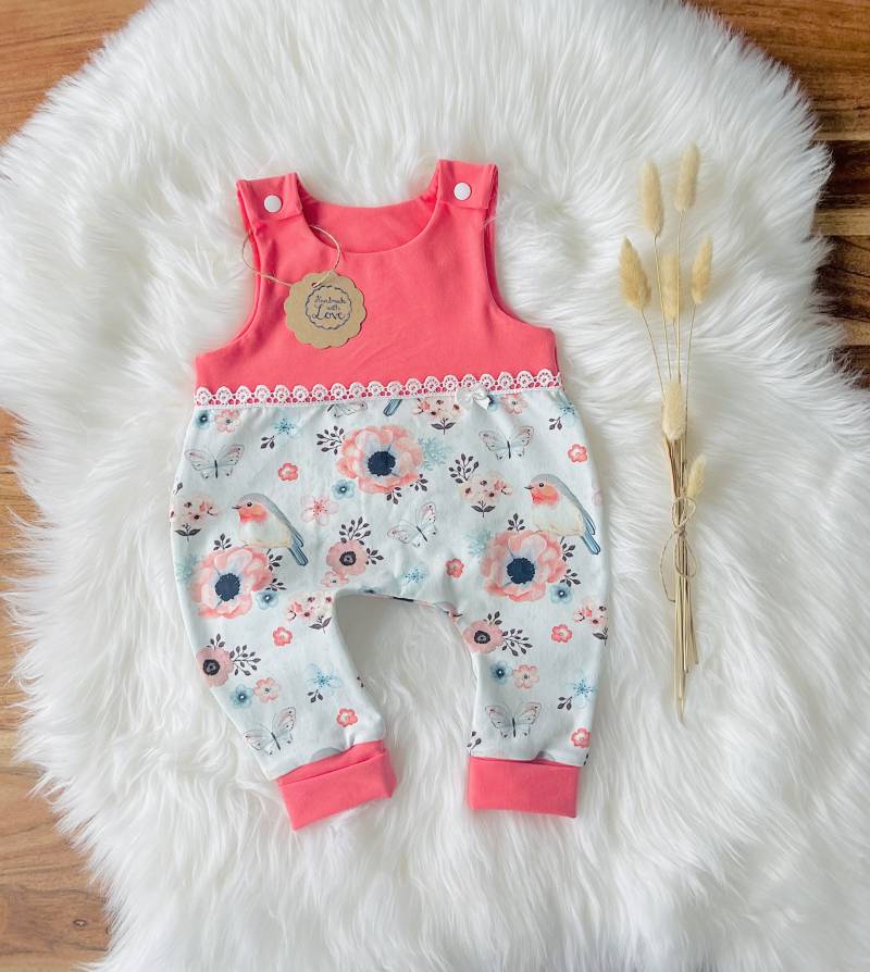 strampler Baby Mädchen Rotkehlchen Vögel Blumen von Fedellinchen