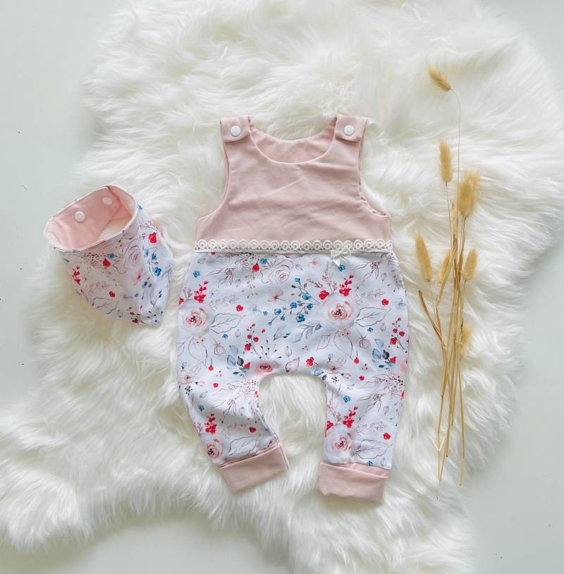 strampler Baby Mädchen Winterrosen Haarband Halstuch Knotenmütze Beanie von Fedellinchen