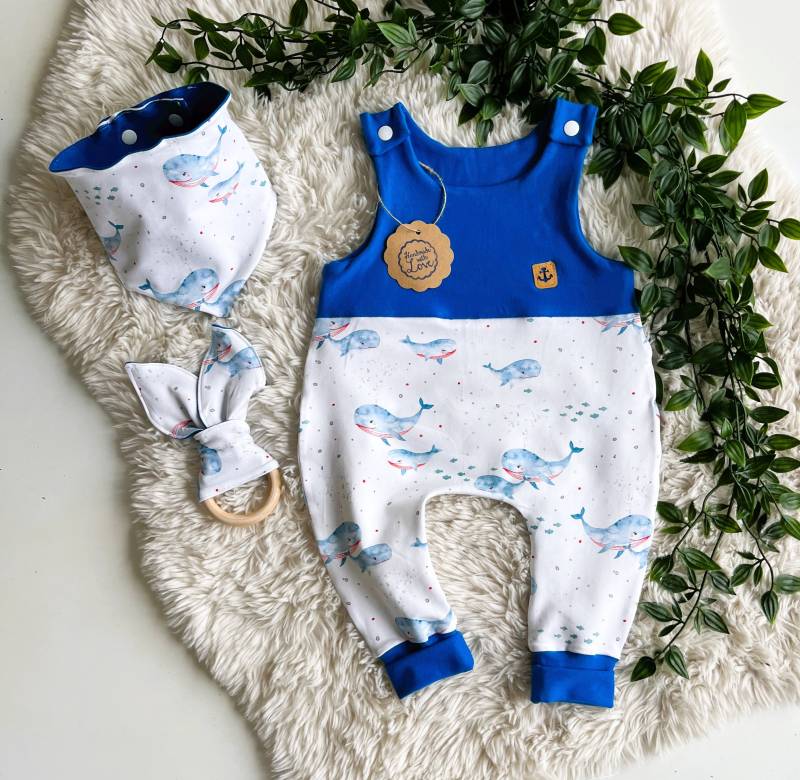 strampler Baby Wale/Meer Knotenmütze Beanie Halstuch von Fedellinchen