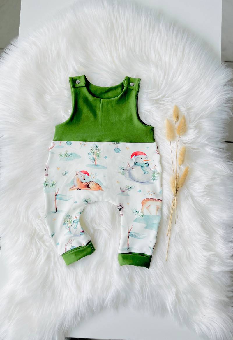 strampler Baby Winterlandschaft Reh Schneemann Schlitten strampler Baby Winterlandschaft Reh Schneemann Schlitten von Fedellinchen