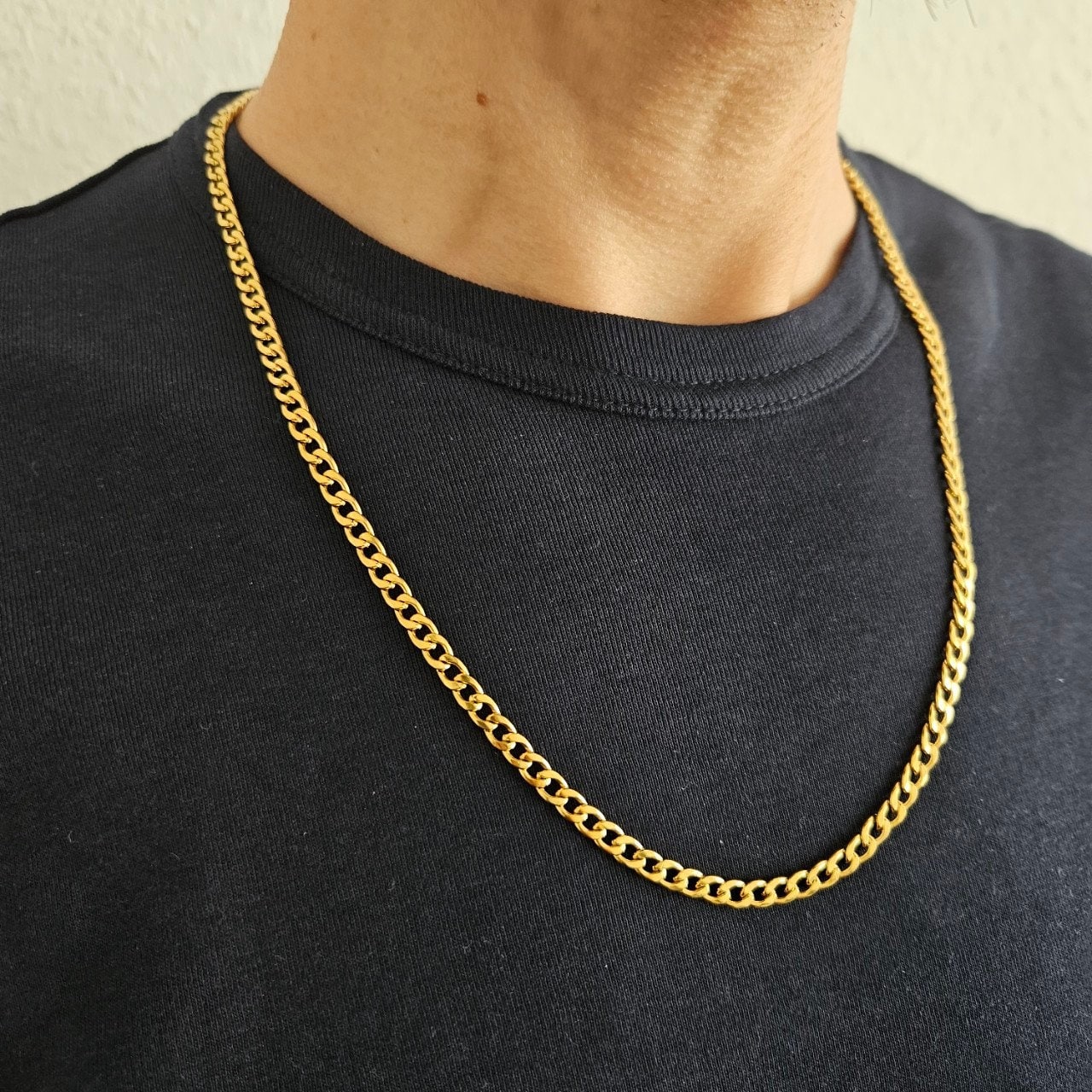 Cuban Chain High Quality Stainless Steel Gold Plated Necklace 4mm Length 60.96cm Unisex Everyday Looks Charming For Him & Her Cuban Chain High Quality Stainless Steel Gold Plated Necklace 4mm Length 60.96cm Unisex Everyday Looks Charming For Him & Her von FedeloJewels