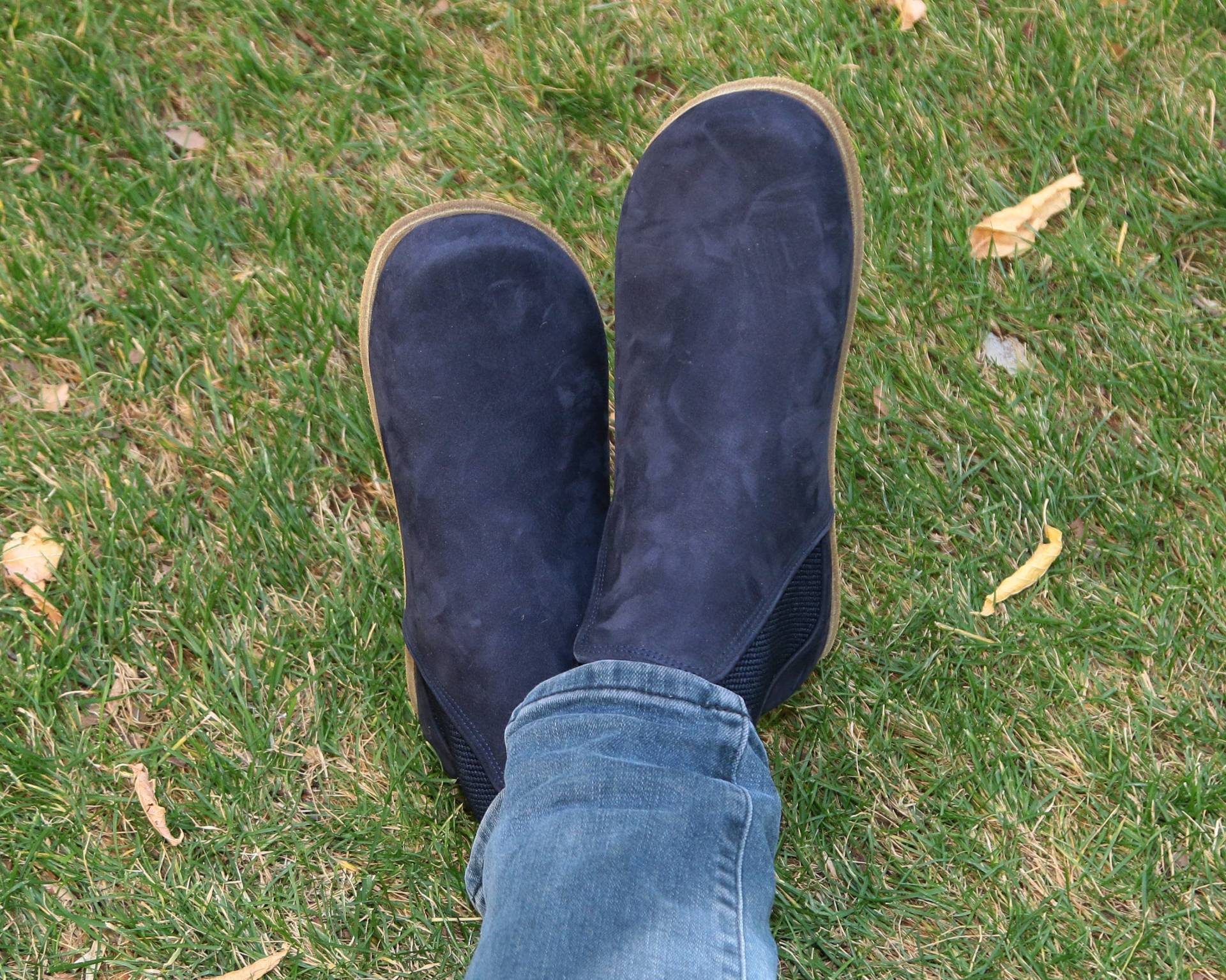 Handgefertigte Damen Nubuckleder Schnürstiefel Marineblaue Barfußschuhe von FeelBarefoot