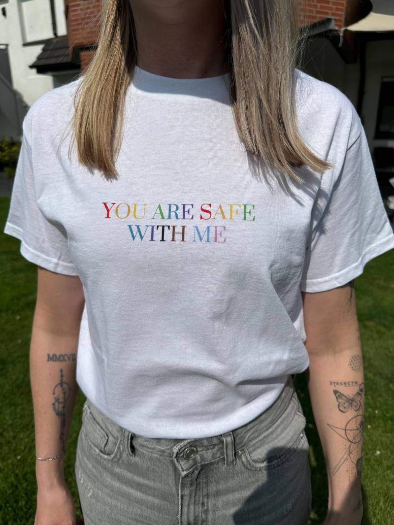You Are Safe With Me Shirt L Lgbtqia Statement Pride Safe Geschenk Queer von FeelTheRainbowShop