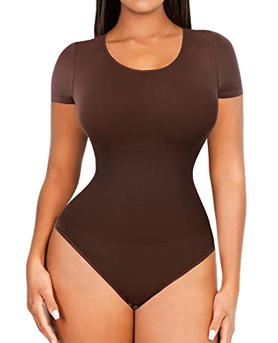 FeelinGirl Nahtloser Body mit kurzen Ärmeln für Frauen Bauchkontrolle Shapewear Bodysuit Rundhalsausschnitt Thong Sculpting Tops - Kaffeebraun, M/L von FeelinGirl