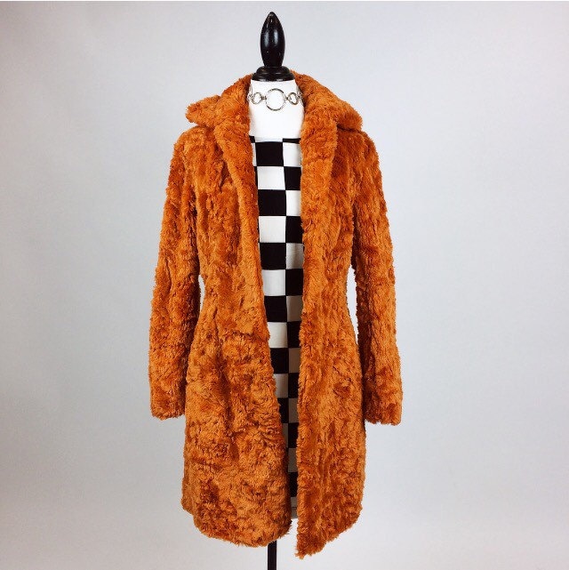 90's Kunstpelz Jacke in Orange 90's Kunstpelz Jacke in Orange von FeelingVagueVintage