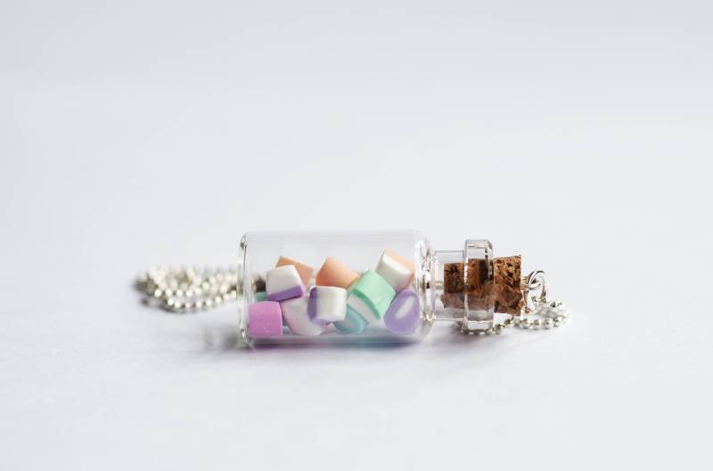 Püppchen Mix Flasche Halskette Pastel Goth Fairy Kei Schmuck Püppchen Mix Flasche Halskette Pastel Goth Fairy Kei Schmuck von FeelmoreloveBoutique