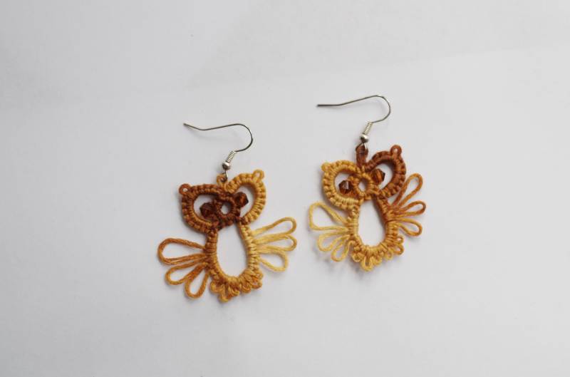 Eulenohrringe Handgefertigter Schmuck Mit Stickgarn von FeelmoreloveBoutique