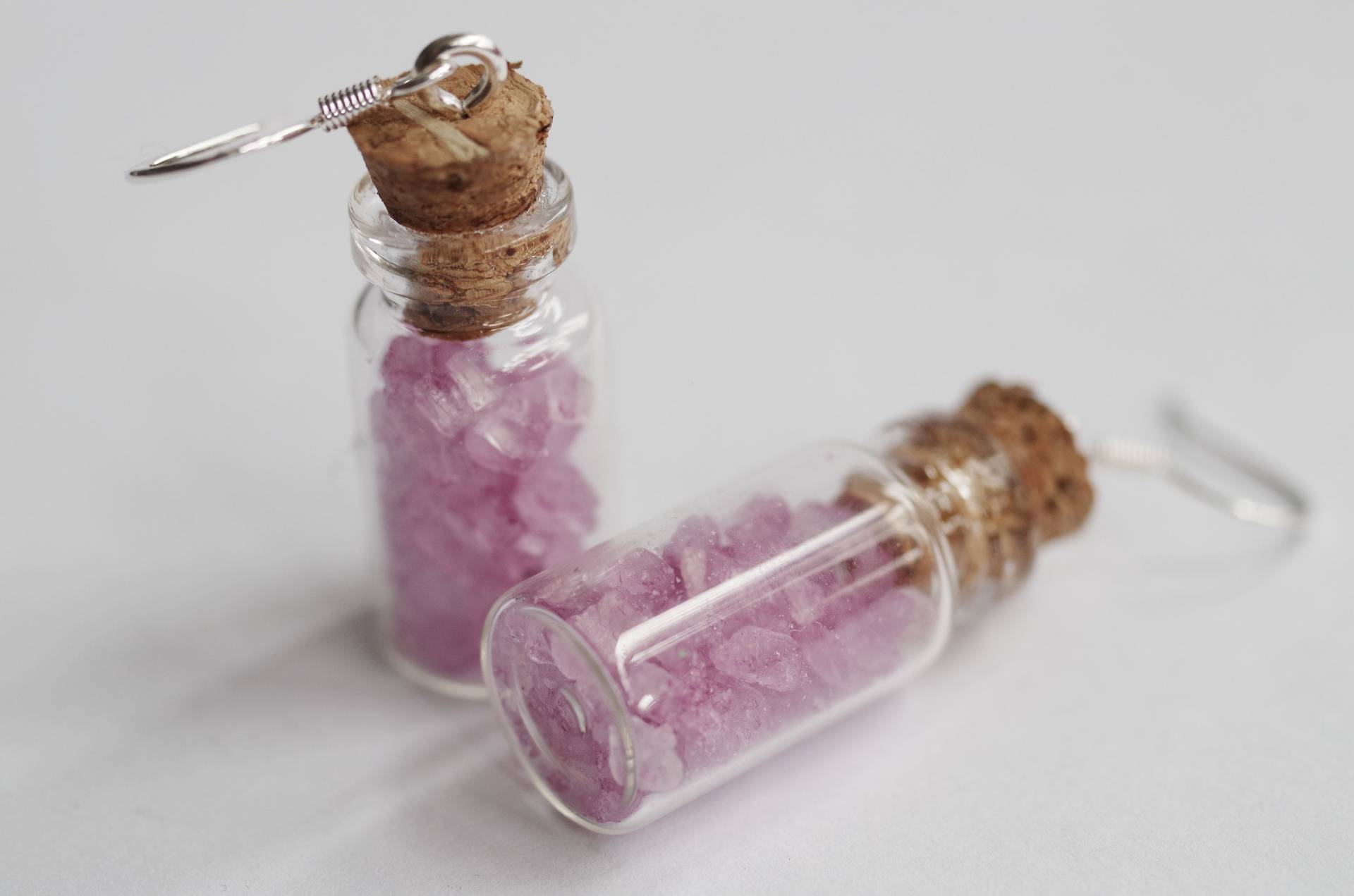 Winzige Candy-Glas-Ohrringe Rosa Glasflasche-Neuheits-Schmuck von FeelmoreloveBoutique